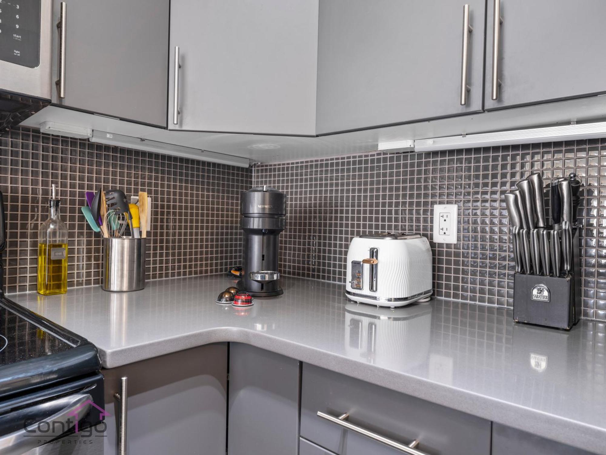 Studio Loft, 2 Bd, Ug Parking, 5 Min To Rogers! Edmonton Eksteriør bilde